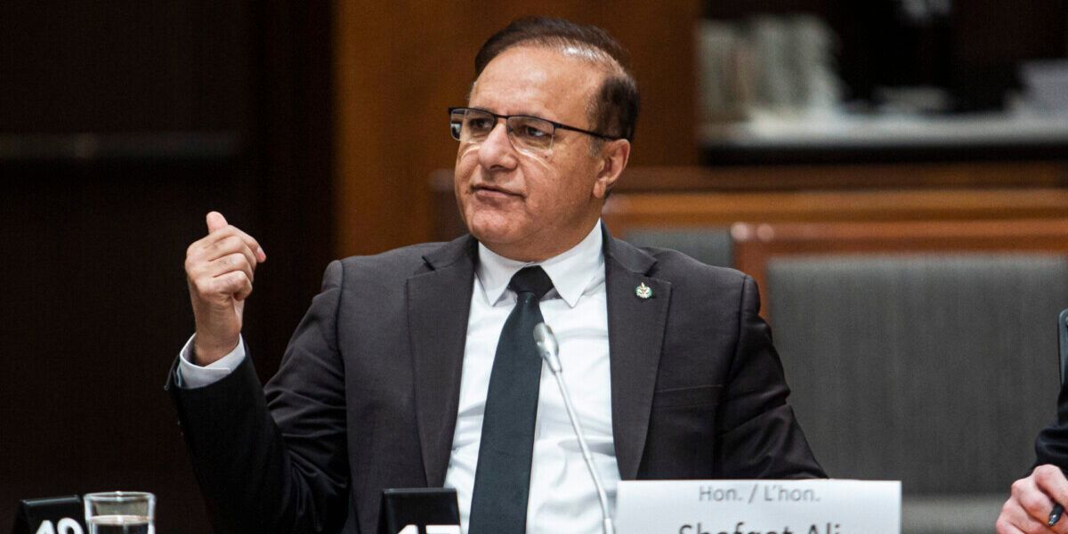 TheHillTimes's tweet photo. Number of executives who received bonuses fell 11 per cent in 2024-25

By @marlogee #cdnpoli

https://t.co/gAvYoh4Qka https://t.co/kFkFcMMGj5