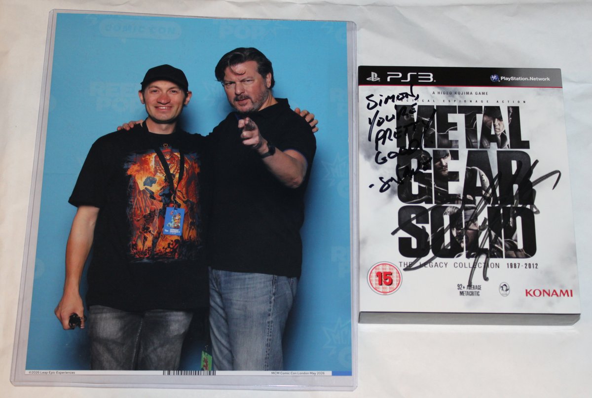 SprinterTR1's tweet photo. @DavidBHayter Was a pleasure meeting you again at MCMComicCon! Thanks for taking the time to chat with myself and other fans. I appreciate how much you care and how down to earth you are.
Great panel too, hearing all the stories about various things.
Highlight of the show for me! https://t.co/5AwH0ypi0Y