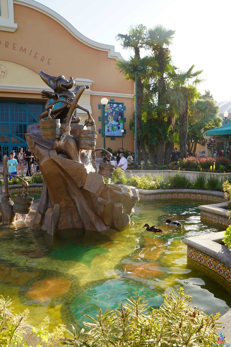 DisneyphileLIVE's tweet photo. 🎞️ Une soirée ensoleillée à Disney Adventure World... https://t.co/QyoaCJsLPz