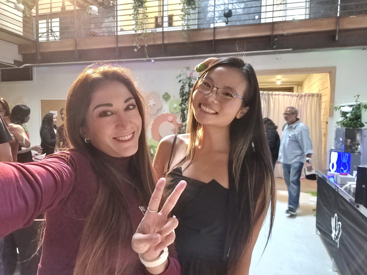 AuraRinoa's tweet photo. Just spent an afternoon at a design #hackathon in SF with @DsgnBuddies x @capcutapp, reinventing their brand from scratch.

This city never stops pushing you. Every event, new people, new ideas, new energy. ⚡️

If you're in tech or design, you know there's no better place to be! https://t.co/UOGau45Y2U