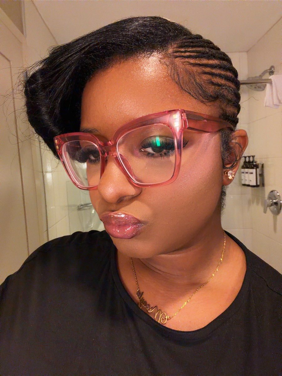 Caybbe's tweet photo. will always love me some pink blush https://t.co/xTmuDUF6nB