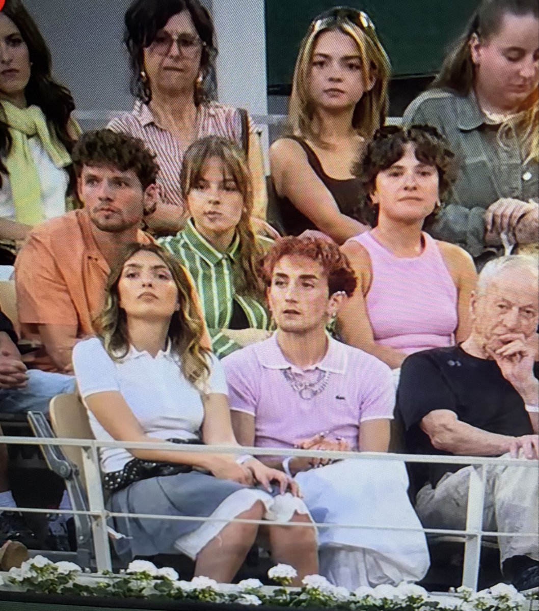 Meghtsg's tweet photo. melissa qui se demande si Gaël monfils c’est vraiment son fils  #staracademy https://t.co/zYGpuem87x