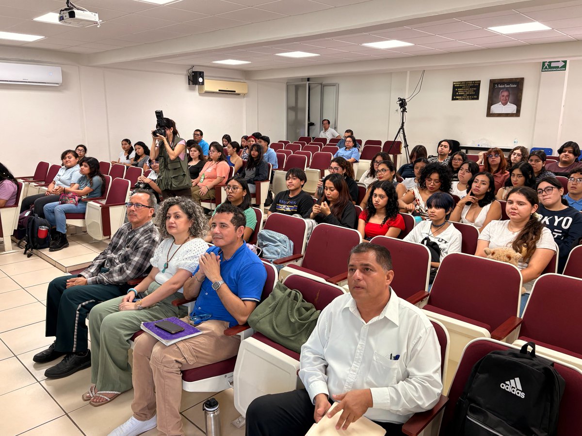 daea_ujat's tweet photo. En el marco del Encuentro de Literatura y Traducción “José Carlos Becerra” Habla la Palabra, se llevó a cabo el conversatorio multilingüe “Susurros del mundo: Leyendas sin fronteras”, en el que estudiantes compartieron relatos culturales en inglés, francés, portugués e italiano. https://t.co/JkcRcr2rwK