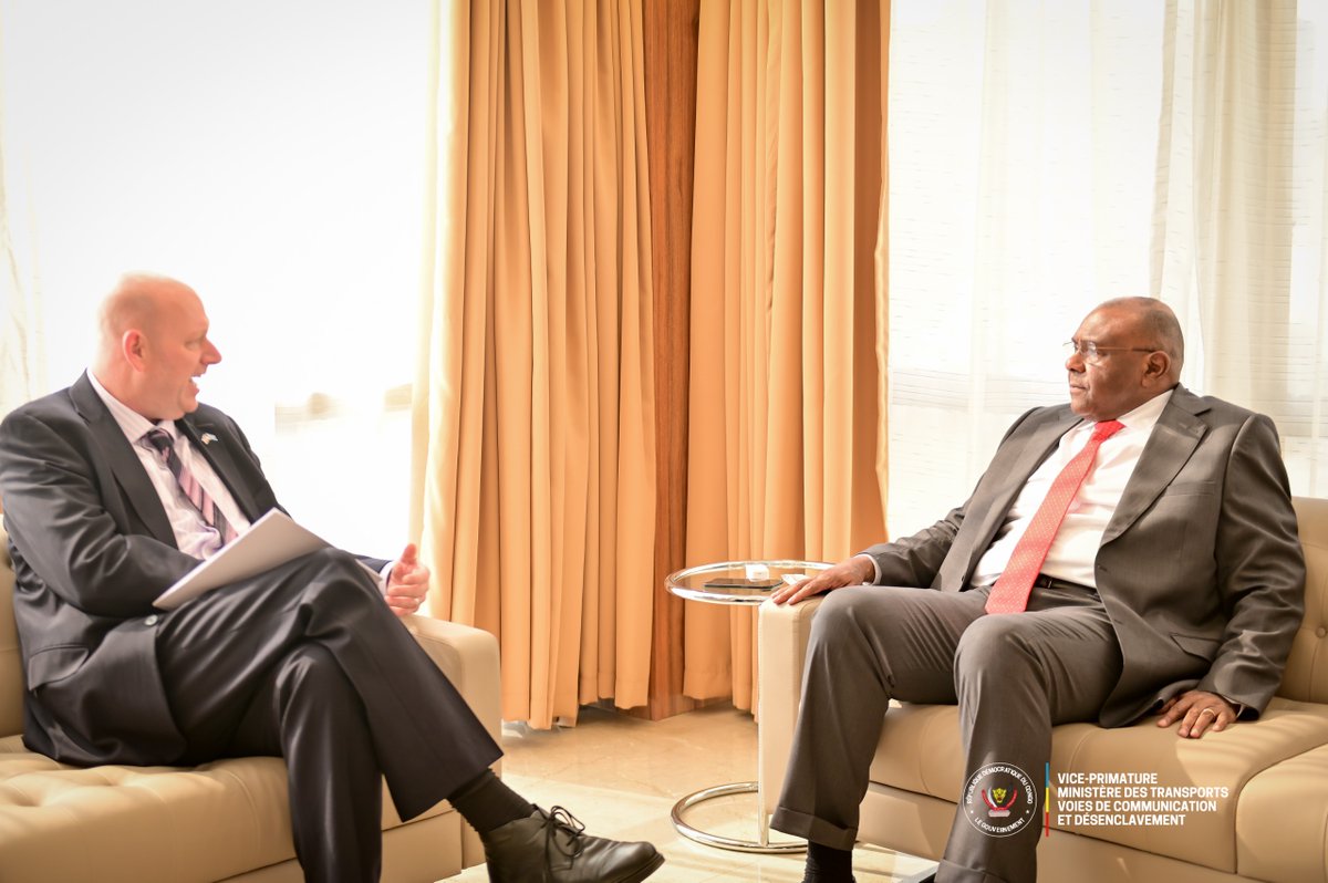 TransportsRDC's tweet photo. Le vice-Premier Ministre, Ministre des Transports, Voies de communication et Désenclavement, Jean-Pierre Bemba, a reçu ce lundi 25 mai 2026 le chargé d’affaires a.i du Royaume-Uni en République démocratique du Congo, M. Peter Fernandes Cardy.

Leurs échanges ont porté sur la riposte sanitaire et humanitaire face à l’épidémie d'Ebola dans la province de l’Ituri, et sur les enjeux de mobilité et d’accessibilité des vols humanitaires dans les zones concernées.

À cette occasion, le chargé d’affaires a réaffirmé la volonté du Royaume-Uni de soutenir les efforts du gouvernement congolais face à cette épidémie.
