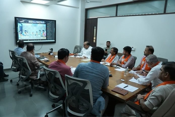jitu_vaghani's tweet photo. 12 વર્ષ સેવા, સુશાસન અને જનકલ્યાણને સમર્પિત… 

માનનીય પ્રધાનમંત્રી શ્રી @narendramodi જીના નેતૃત્વમાં કેન્દ્ર સરકારના સેવા, સુશાસન અને જનકલ્યાણને સમર્પિત ૧૨ વર્ષ પૂર્ણ થવાના અનુસંધાને  આજે માનનીય પ્રદેશ અધ્યક્ષ શ્રી @iJagdishBJP જીની અધ્યક્ષતામાં યોજાયેલી પ્રદેશ સ્તરની વર્ચ્યુઅલ કાર્યશાળામાં ગાંધીનગરથી જોડાઈ માર્ગદર્શન મેળવ્યું.

માનનીય વડાપ્રધાનશ્રીના વિકસિત ભારત 2047ના સંકલ્પને સાકાર કરવા ભારતીય જનતા પાર્ટીનો પ્રત્યેક કાર્યકર્તા સમર્પણભાવ સાથે અવિરત કાર્યરત છે. 

#12yearsofseva