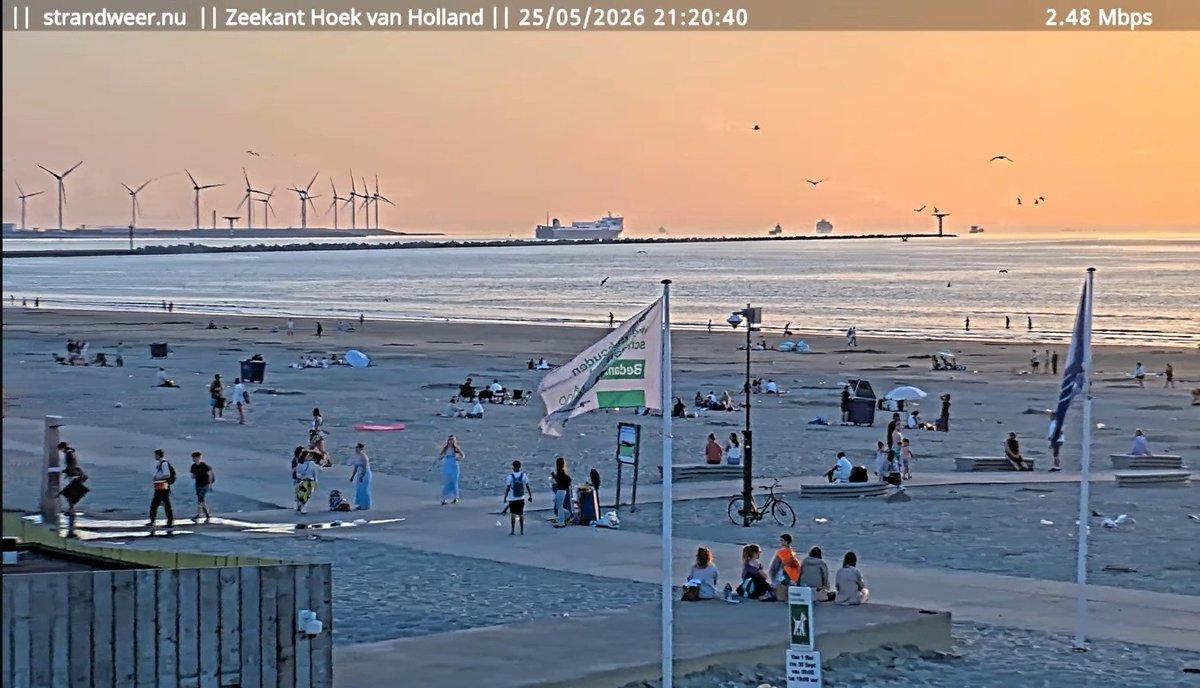 Strand ontruimd met kleine incidenten