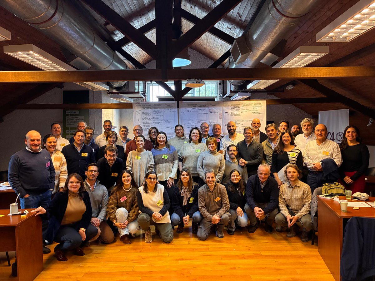 INALE_UY's tweet photo. 🌱Junto a instituciones públicas, académicas, gremiales, productivas y de cooperación, INALE trabajó en la priorización de temas estratégicos para la sostenibilidad de la lechería uruguaya, en el marco del DSF.

➡️Conocé más: https://t.co/3raqSGNbm9 https://t.co/OpjZTmnw1V