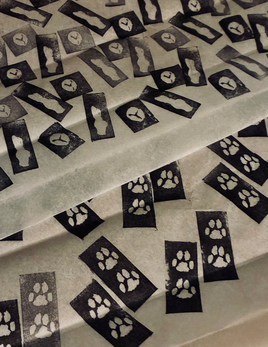 HumbleMerchantD's tweet photo. Paws, paws, paws 🐾 

New paw wrapping paper to fold the paw-shaped soaps in - stamps used carved from scratch to give it a more personal touch :) https://t.co/RosYwvBC11