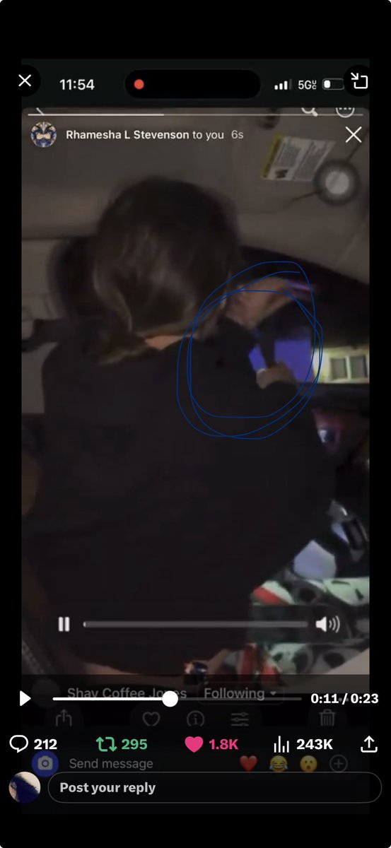 ummmmdie's tweet photo. @1xdarko @BOOSIEOFFICIAL @AttorneyCrump @ShadeRoom she was taking the seatbelt off to get out of the car. she literally said okay and if she can let go so she can take off the seatbelt https://t.co/rPpI4gFOSk