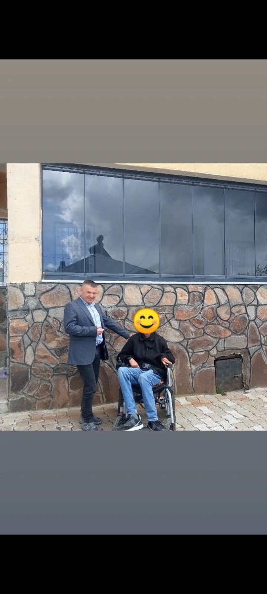 BingolXHaber's tweet photo. Altıntaş "Çalışmalarımızı Sürdürüyoruz" 

Bayram arifesinde saha çalışmalarını sürdüren Tüm Engelliler Derneği Genel Başkanı İsa Altıntaş, engelli bireyler ve ailelerini ziyaret ederek destek çalışmalarına devam etti.

2010 yılında Cumhurbaşkanı Recep Tayyip Erdoğan öncülüğünde gerçekleştirilen anayasa değişikliğiyle engelli bireylere yönelik sağlanan haklar ve sosyal desteklerin, bugün de toplumda önemli bir karşılık bulduğu ifade edildi.

Tüm Engelliler Derneği tarafından yapılan açıklamada, Cumhurbaşkanımız Recep Tayyip Erdoğan ile Aile ve Sosyal Hizmetler Bakanımız Mahinur Özdemir Göktaş’ın destekleri sayesinde engelli bireylerin yanında olmaya ve sosyal farkındalık çalışmalarını sürdürmeye devam edildiği vurgulandı.

Dernek Genel Başkanı İsa Altıntaş, “El ele daha güçlü, engelsiz bir Türkiye için çalışmalarımızı sürdürüyoruz” ifadelerini kullandı.

@engeliler12 @engelli2023