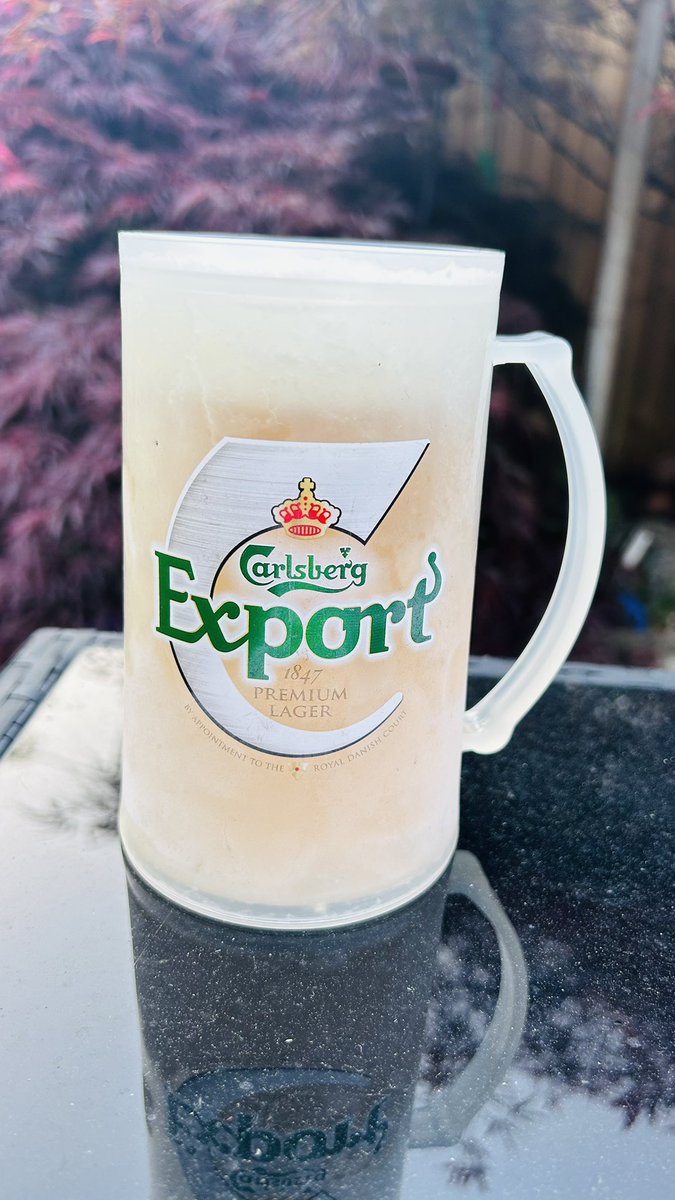 15jjc's tweet photo. 30° here in NORTH WALES so the freezer beer tankard is getting a run out. Ice cold glass, ice cold beer. #Beer #IceColdBeer #Cheers https://t.co/jGWWYzwHbp