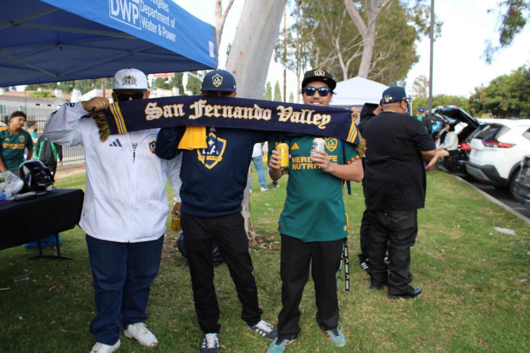 Jbui15's tweet photo. Thank you 818 la galaxy let me join the tailgate https://t.co/0mDCLcmazR