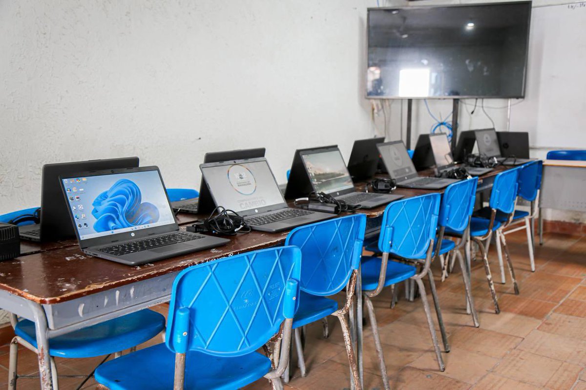 MagdalenaGober's tweet photo. “Cuidar los computadores es cuidar la educación”: llamado de la Gobernación del Magdalena ante hurtos en colegios.

La Gobernación del Magdalena, a través de la Secretaría de Educación Departamental, denunció y rechazó los recientes casos de robo de computadores portátiles. https://t.co/3cxBcp6m7i