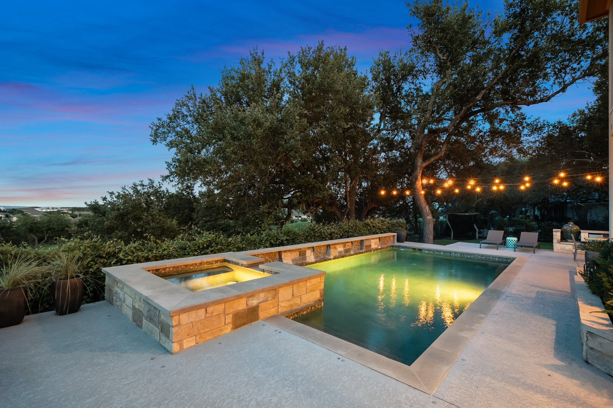 amberharthomes's tweet photo. https://t.co/Lxl58sOZcV $1,925,000 - Austin, TX: Built 2013, 2 story, 4,571+/-sq.ft., 5 bed, 4.5 bath, 4 live, 2 dine, 3 car garage, study, game room, media room, porches, pool, spa, golf course, gated community. #amberharthomes #kellerwilliamsluxury https://t.co/vh1Zz8IxFx