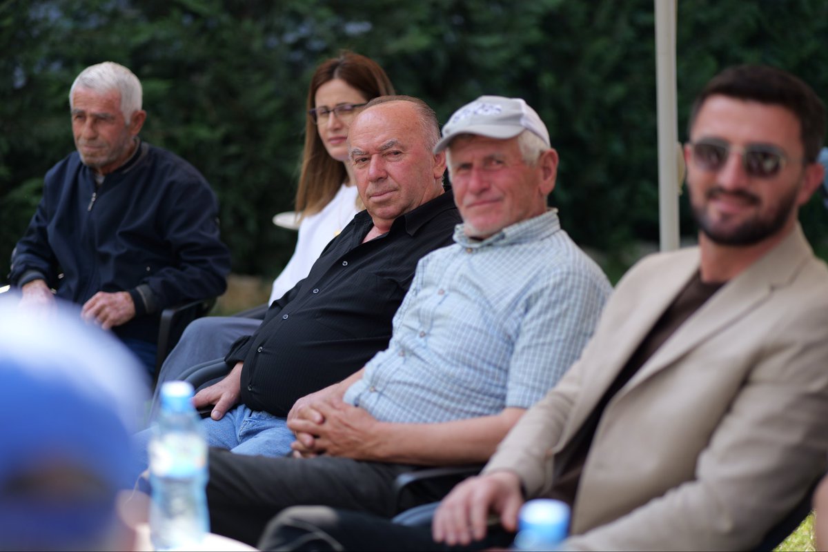 EvisKushi's tweet photo. #35VitePS 🌹
Takim plot ngrohtësi dhe mirënjohje me kontribuesit ndër vite të Partisë Socialiste në 📍Gjergjan, njerëz të palodhur që me përkushtim, idealizëm dhe besim tek e ardhmja kanë dhënë kontribut të çmuar dhe shembuj frymëzues për brezin e ri!🙏
#PSElbasan 🌹 https://t.co/Ba5JcttXu3