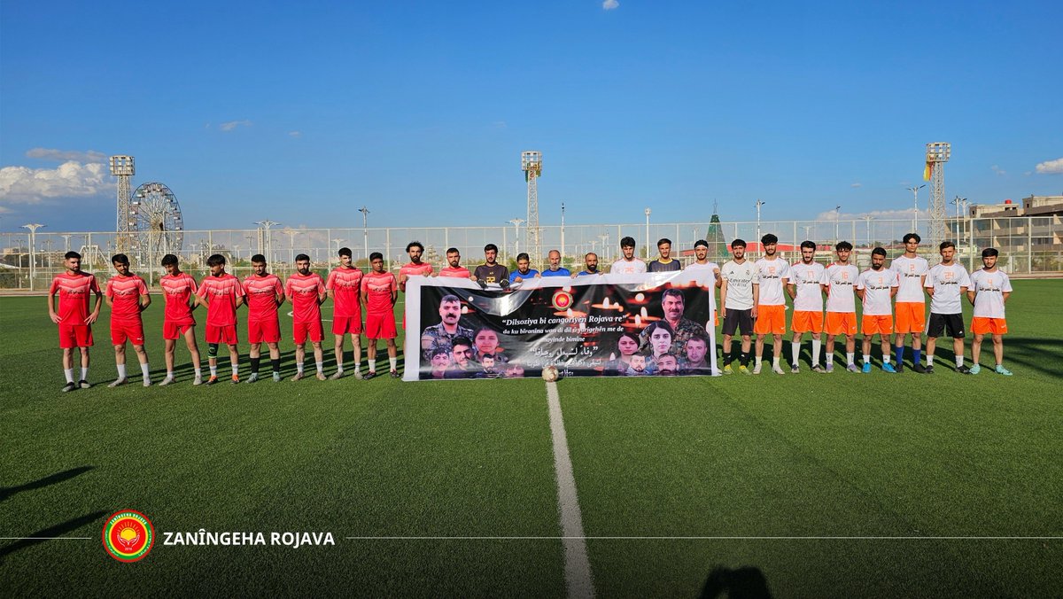 RojavaUniv's tweet photo. Di bin durişmeya "Dilsoziya bi cangoriyen Rojava re da ku bîranîna wan di dil û yarîgehên me de mayinde bimîne" matçeke
kernevali di navbera du tîmên xwendekarên zanîngehê hate lidarxistin https://t.co/4DRIdn01F8