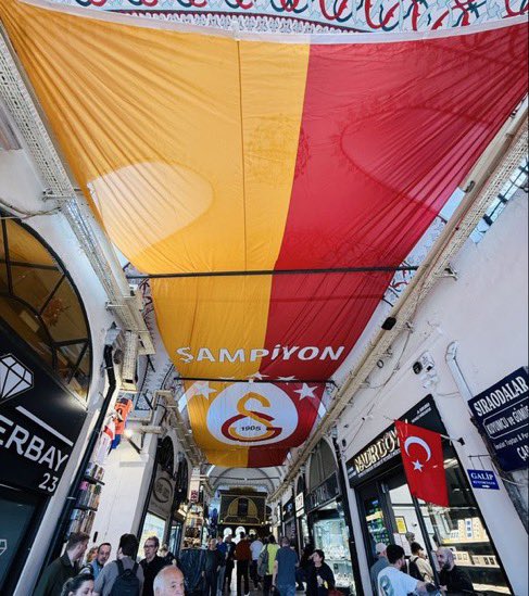 FlasHaberGs's tweet photo. KAPALIÇARŞI 💛❤️ https://t.co/idGMjhXw6T