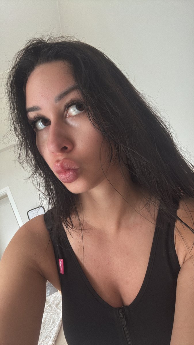 Lia tweet media