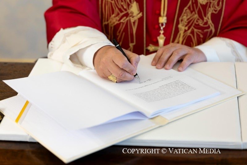 Felipe_Gallardo's tweet photo. “Magnifica Humanitas”del Papa Lleó XIV sobre IA,
La idea que més m’ha fet pensar no és tecnològica, sinó educativa:
El risc és que nosaltres deixem de pensar prou.
Potser menys memorització i més:
• pensament crític
• criteri
• creativitat
• empatia
#Educació @GovernAndorra https://t.co/mZfCvmqC17
