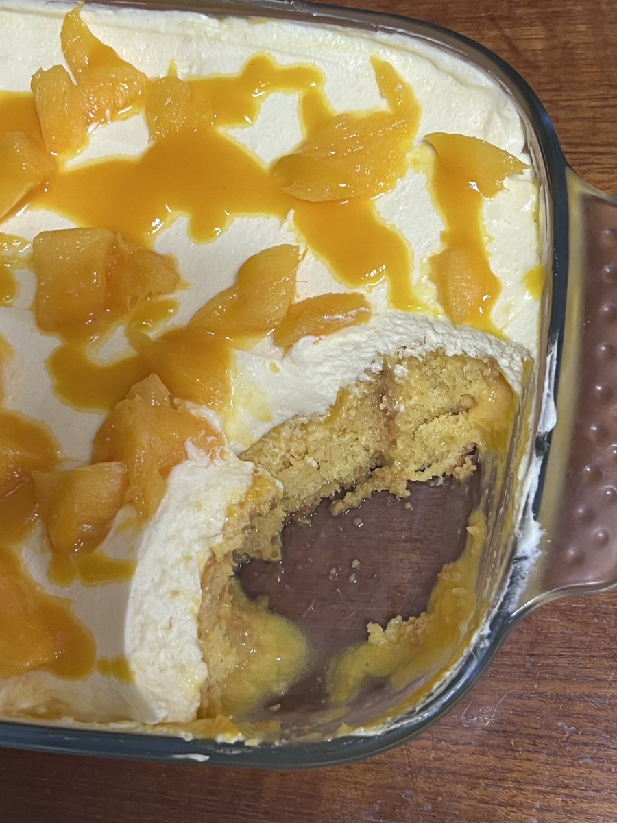 minabaking's tweet photo. made a mango cream cake cause it’s tooooo hot in london rn!!! https://t.co/jiRGoIKPnn