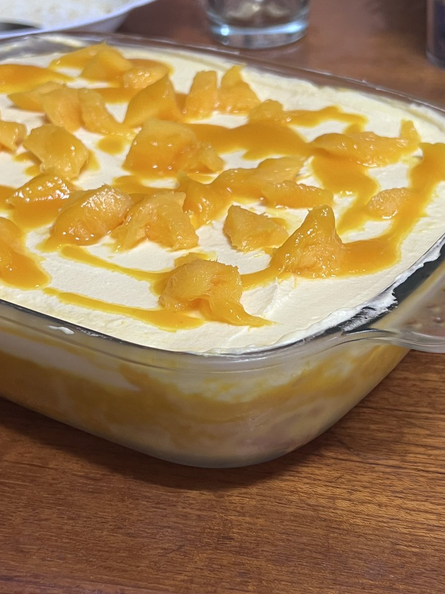 minabaking's tweet photo. made a mango cream cake cause it’s tooooo hot in london rn!!! https://t.co/jiRGoIKPnn