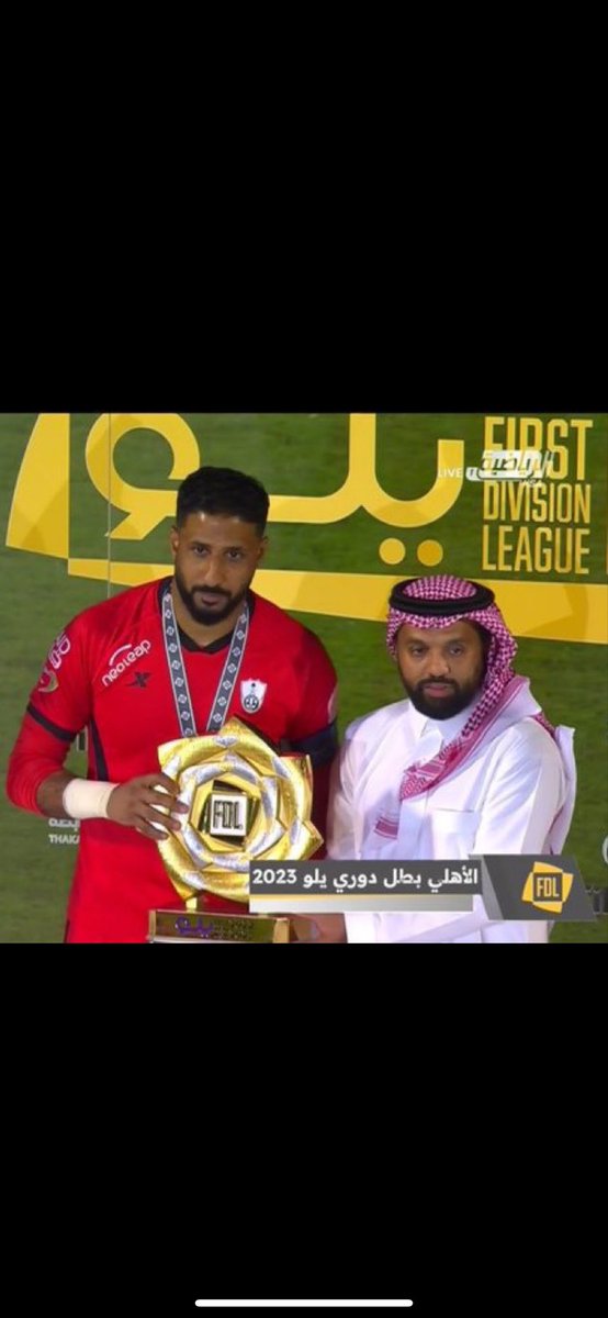 hateeeem1312's tweet photo. @Ahmed_alshmrani مادام عارك فوق ظهرك لا ترفع رأسك https://t.co/PuyXPovCaY