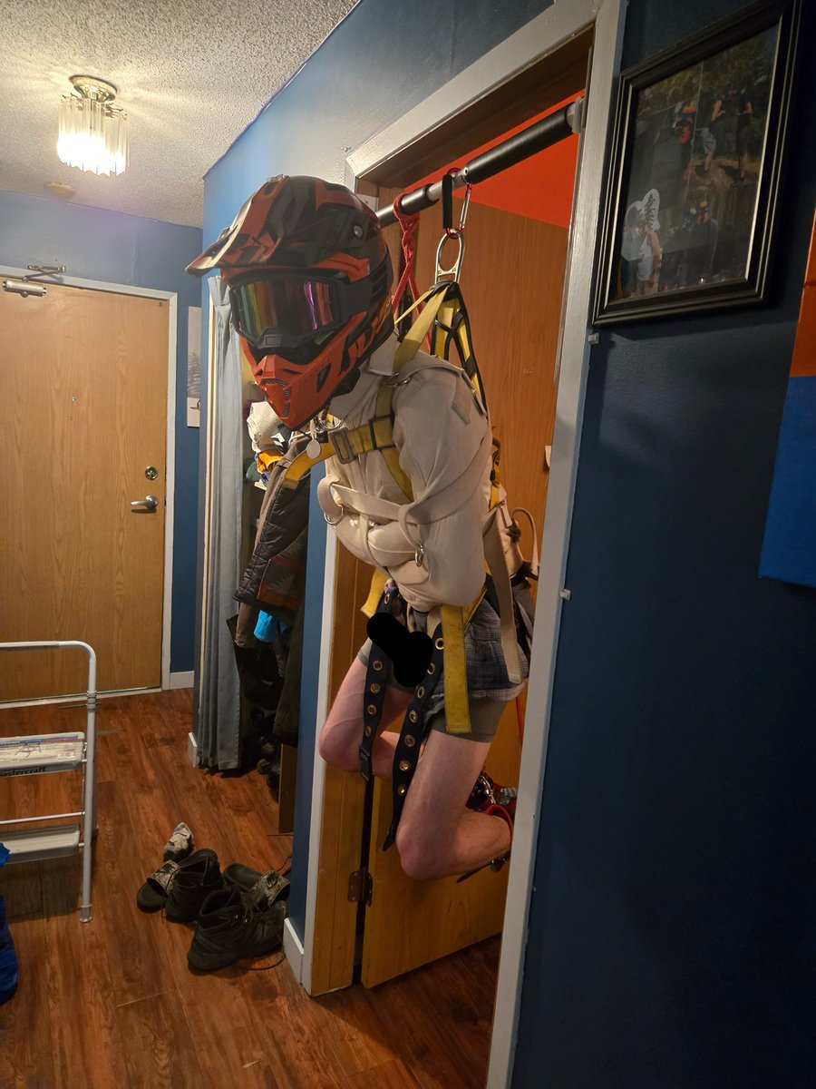 frythesegufox's tweet photo. Help I got stuck https://t.co/r4kh5wfdmF