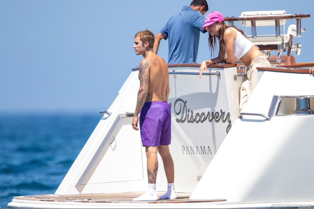 JDBieberDumps's tweet photo. Justin and Hailey Bieber spotted in México City, México
(May 26, 2022) https://t.co/hrzA48AUyX