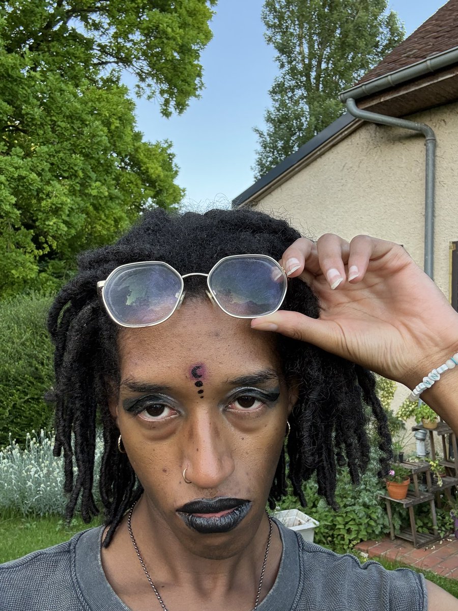 Sasha tweet media