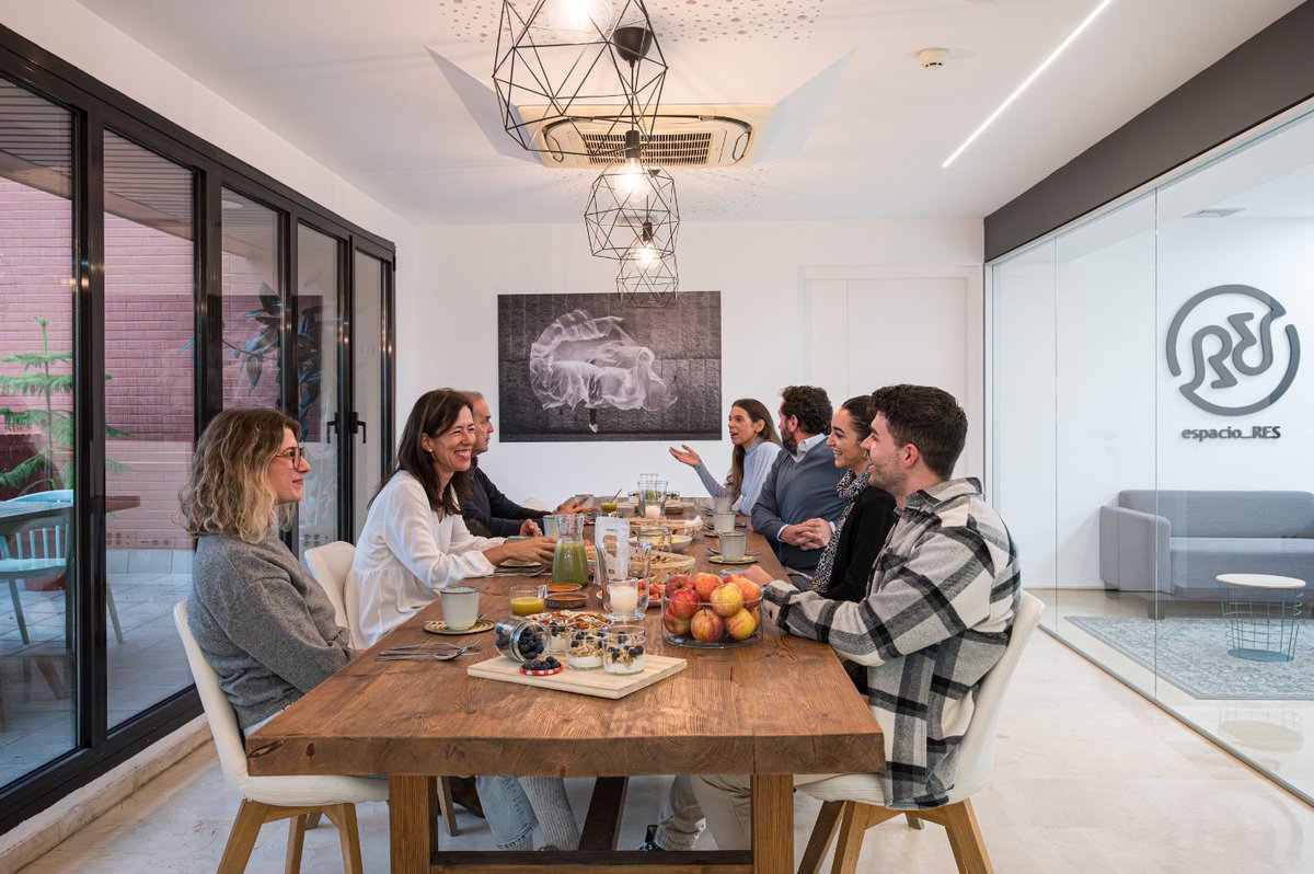 juanluispavon1's tweet photo. 👏👏👏 Crece en Sevilla el número de coworkings y su diversificación para ser útiles a profesionales, emprendedores y empresas.
👉 Ver en la web de Sevilla Emprendedora la guía de los coworkings con las características y datos de contacto de más de 20 espacios de la ciudad utilizados por quienes buscan entornos adecuados para desarrollar sus actividades y proyectos. Ya sean nómadas digitales procedentes de otros países o personas radicadas en Sevilla. https://t.co/knhhDSRn9a cc @workINcompany @Ayto_Sevilla @aemprende @espacio_RES @SevillaTechPark @eoi @unisevilla @pablodeolavide @arcadiacowork,...