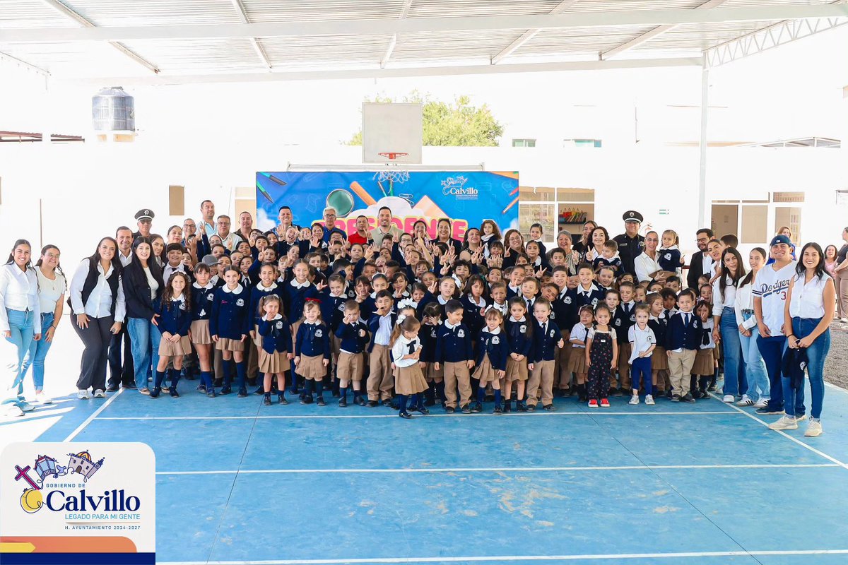MpioCalvillo's tweet photo. El Gobierno de Calvillo llevó el programa #PresidenteEnTuEscuela al Colegio Kennedy Elementary, con el propósito de fortalecer la cercanía con las instituciones educativas y seguir fomentando los valores cívicos entre las niñas y niños. https://t.co/JhfZ2pTxOI