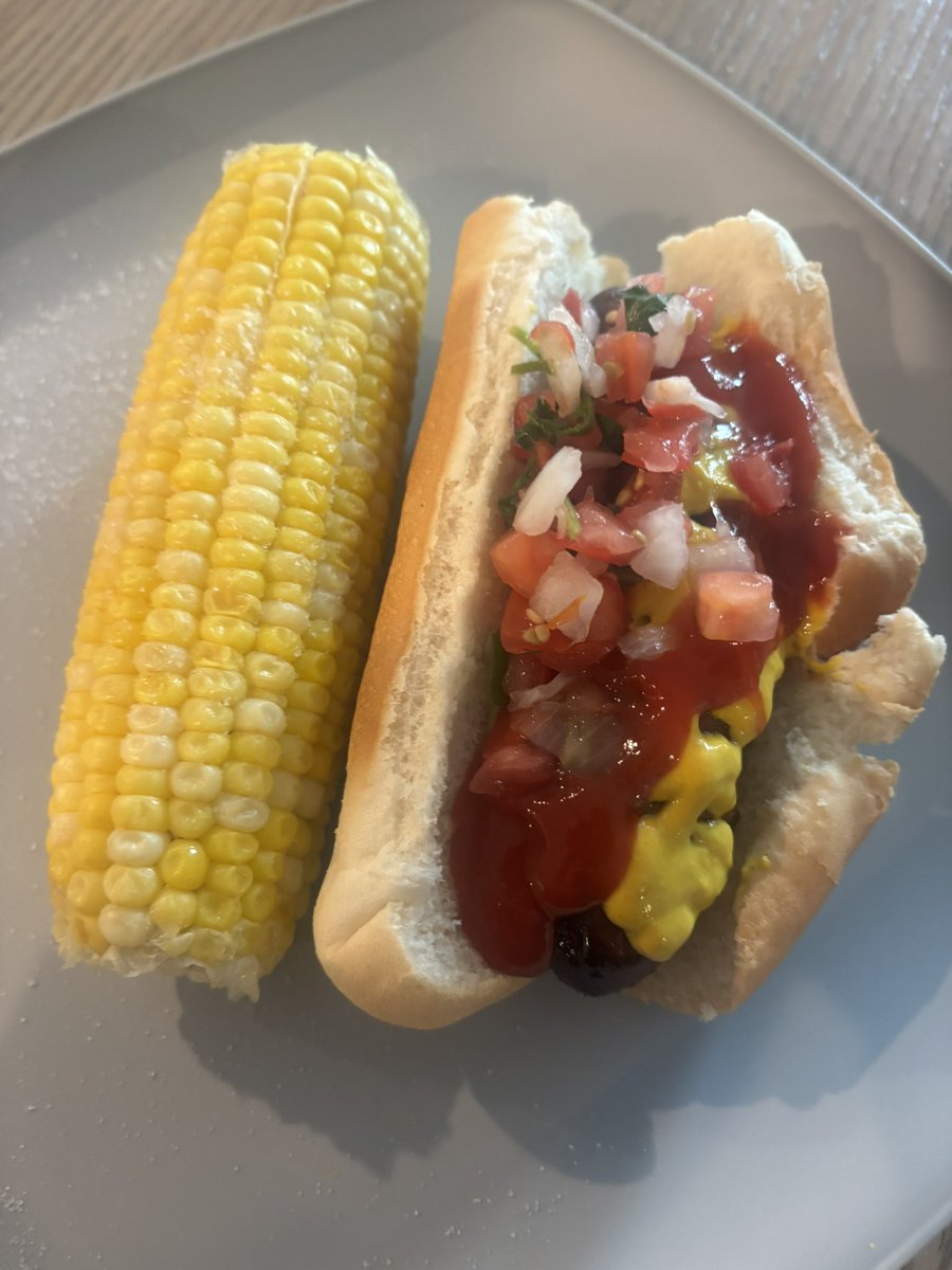 EatinErni tweet media