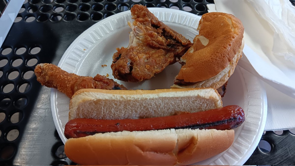 sidkid80's tweet photo. THANK YOU @whitesox for the pregame Patio party for season ticket holders! 👍😀👏⚾️ #WhiteSox #MINvsCHW #MLB #SouthSideOrDie #SoxPride #SoxSide #MemorialDay🇺🇸 https://t.co/NHGo1VcqcL
