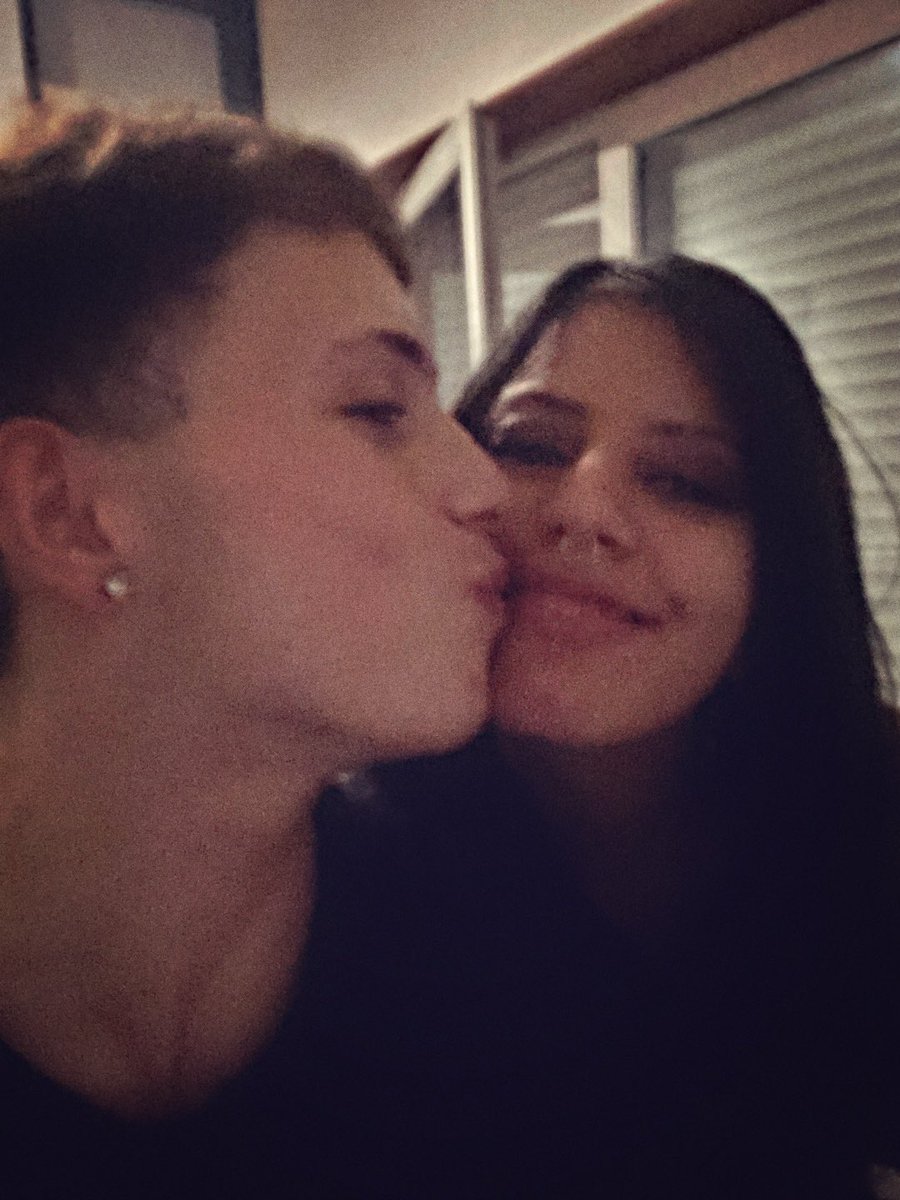 ribscurse's tweet photo. just like jelena https://t.co/PYEmrLEeHJ