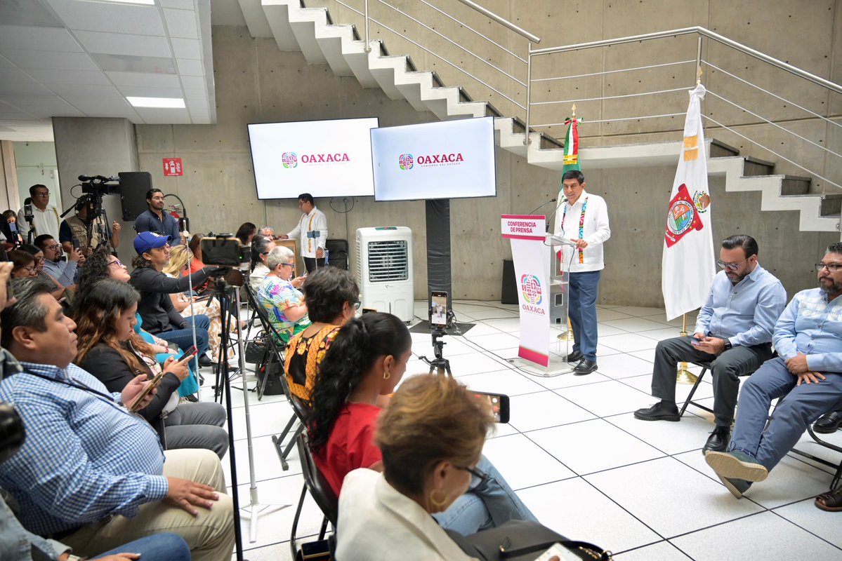 salomonj's tweet photo. En nuestra conferencia de prensa compartimos las principales acciones y avances que impulsamos en beneficio de las y los oaxaqueños. 🙌🏽 https://t.co/T3SJOmLkuh
