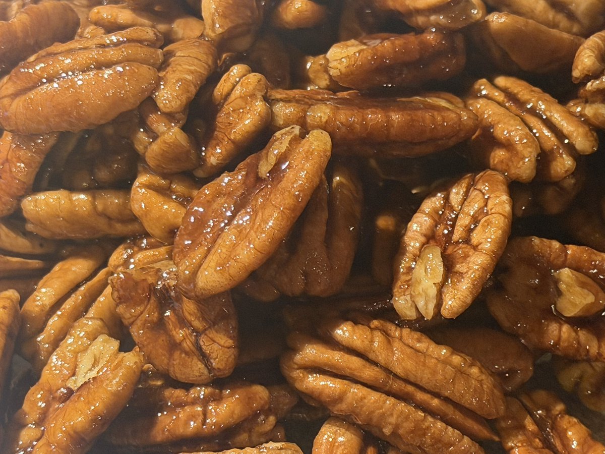 EmeraldPoker's tweet photo. Candied Pecans!
- Pecans
- Butter
- Brown Sugar
- Syrup
and Sauté!
A quick and easy snack!
#Recipe #Pecans #Snack https://t.co/XOtBrINsox