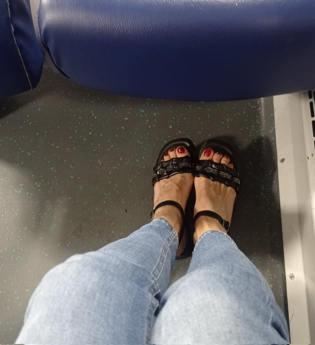 Aida_plus's tweet photo. #VerràilMomento che incontrerò qualcuno sul treno https://t.co/CH5zhZHhdM