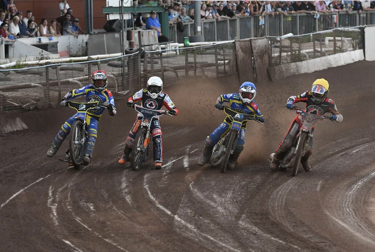 TigersSpeedway's tweet photo. 🏁 𝗟𝗔𝗧𝗘𝗦𝗧 | 7️⃣ heats gone...
🔥 Sensational Picko!
Our skipper finds his way around the outside of Zach Cook at the end of lap three of Heat 7️⃣ to extend our lead!
Aggregate score stands at 64-68.
🔵🟡 24-18 ♣️🔴
📸 @charaflanigan
🐯 #TigersPride | #SHEBEL https://t.co/4NqcPGMzgz