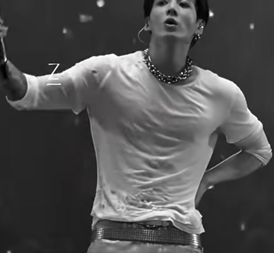 myu_kookv's tweet photo. I think Jungkook consists of 100% muscles https://t.co/24zQrBtsgt
