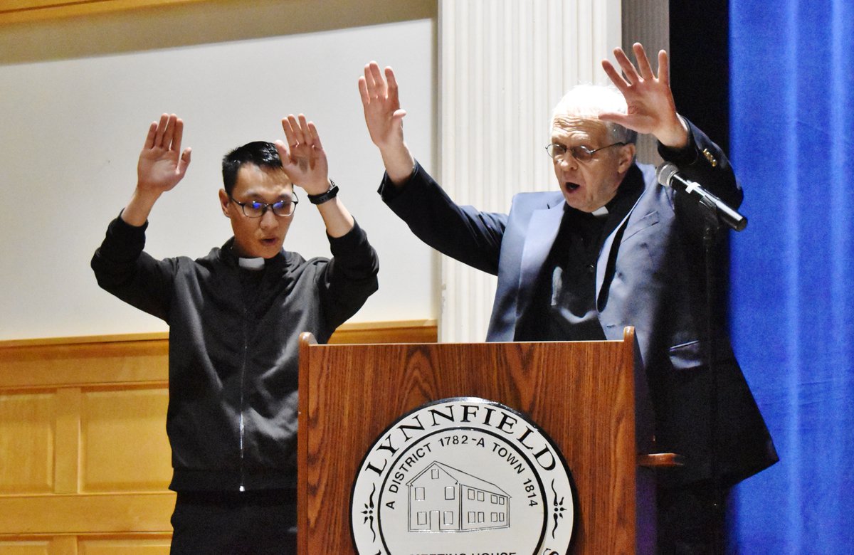 AveMariaParish's tweet photo. #AveMariaLynnfield's Fr. Paul Ritt and Fr. Peter Pham led the Invocation and Benediction at today's Lynnfield Memorial Day Celebration. https://t.co/CpQxssdtc7