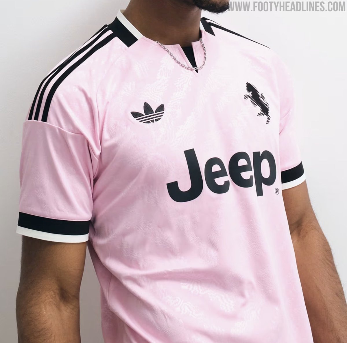 ActuFoot_'s tweet photo. 🚨 Ce à quoi devrait ressembler le maillot extérieur de la Juventus la saison prochaine. 🤍🖤

📸 @Footy_Headlines https://t.co/W9dZMM50bc