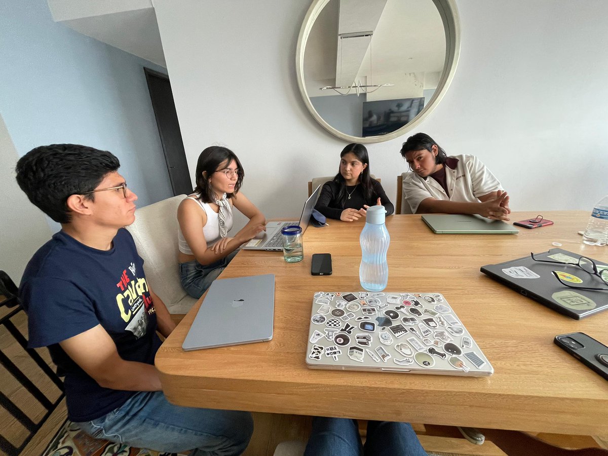 AMCInautas's tweet photo. Este fin de semana se llevó a cabo el Cónclave de Guion, donde nuestros estudiantes trabajaron en los guiones de los próximos proyectos institucionales bajo la guía del profesor Rafa Montero. ✍🏼📽️

#FormandoCineastas #AMCI #ConclaveDeGuion #SomosAMCI https://t.co/EHG2kaHnDx