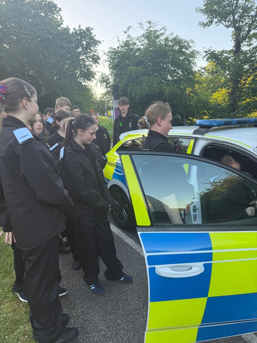PlymouthVPC's tweet photo. A fantastic session for our Plymouth cadets! ๐ Huge thanks to local PCSO Clara for delivering the #NotTheOne quiz. Engaging our young people is vital for Knife Crime Awareness Week. Together we can keep our community safe. #OpSceptre #StayingSafe @DC_Police @CrownhillPolice https://t.co/885nQKUI8Q