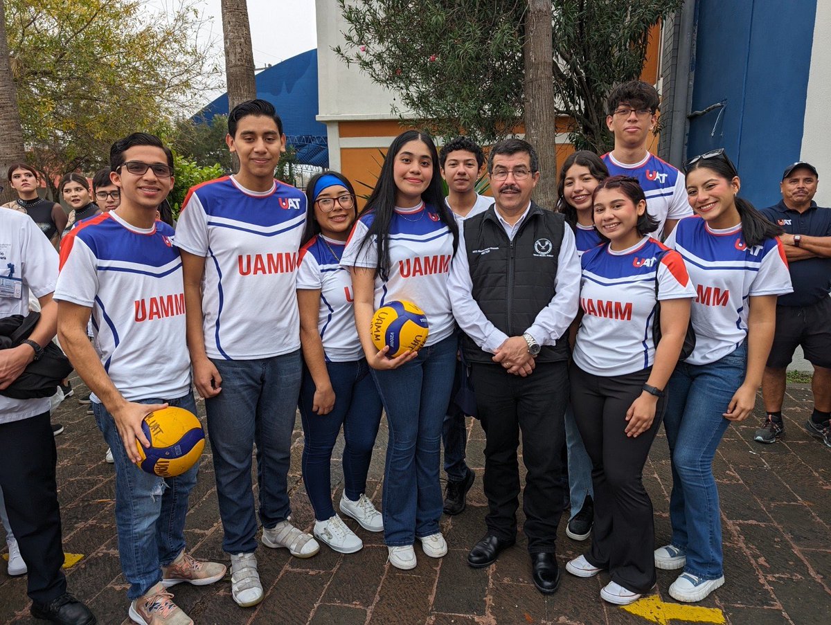 UAT_mx's tweet photo. En el marco del Día del Estudiante, el rector Dámaso Anaya Alvarado, emitió un mensaje de reconocimiento a la comunidad estudiantil, destacando la importancia de su esfuerzo diario y el potencial que representan para el desarrollo del estado. https://t.co/rjTCNQ2vWA