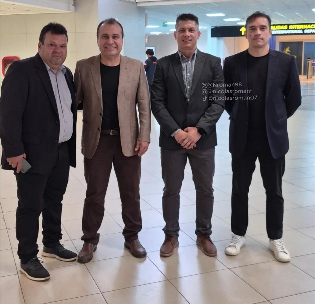 Nroman98's tweet photo. 🚨Gustavo Florentin🇵🇾 rumbo a Santa Cruz para firmar su contrato con Oriente Petrolero. https://t.co/ZhMJQuDTgL