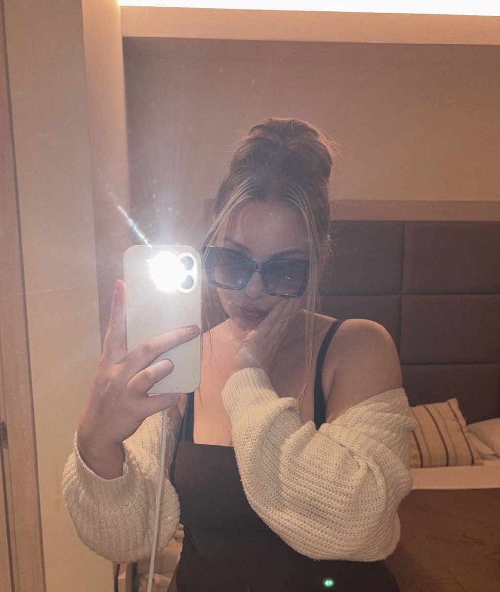 lola ♥︎ findom tweet media