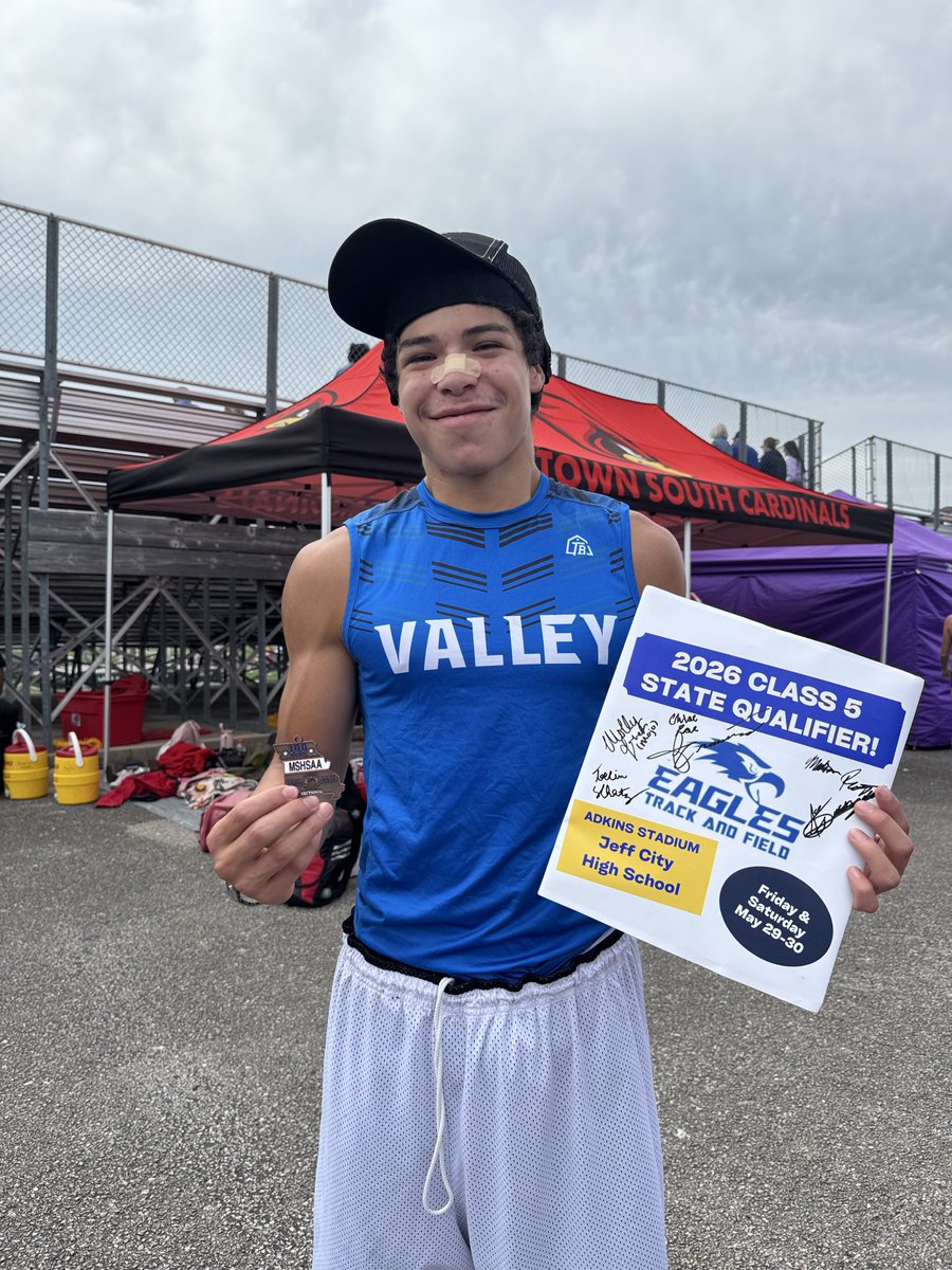 Grain Valley Track & Field tweet media