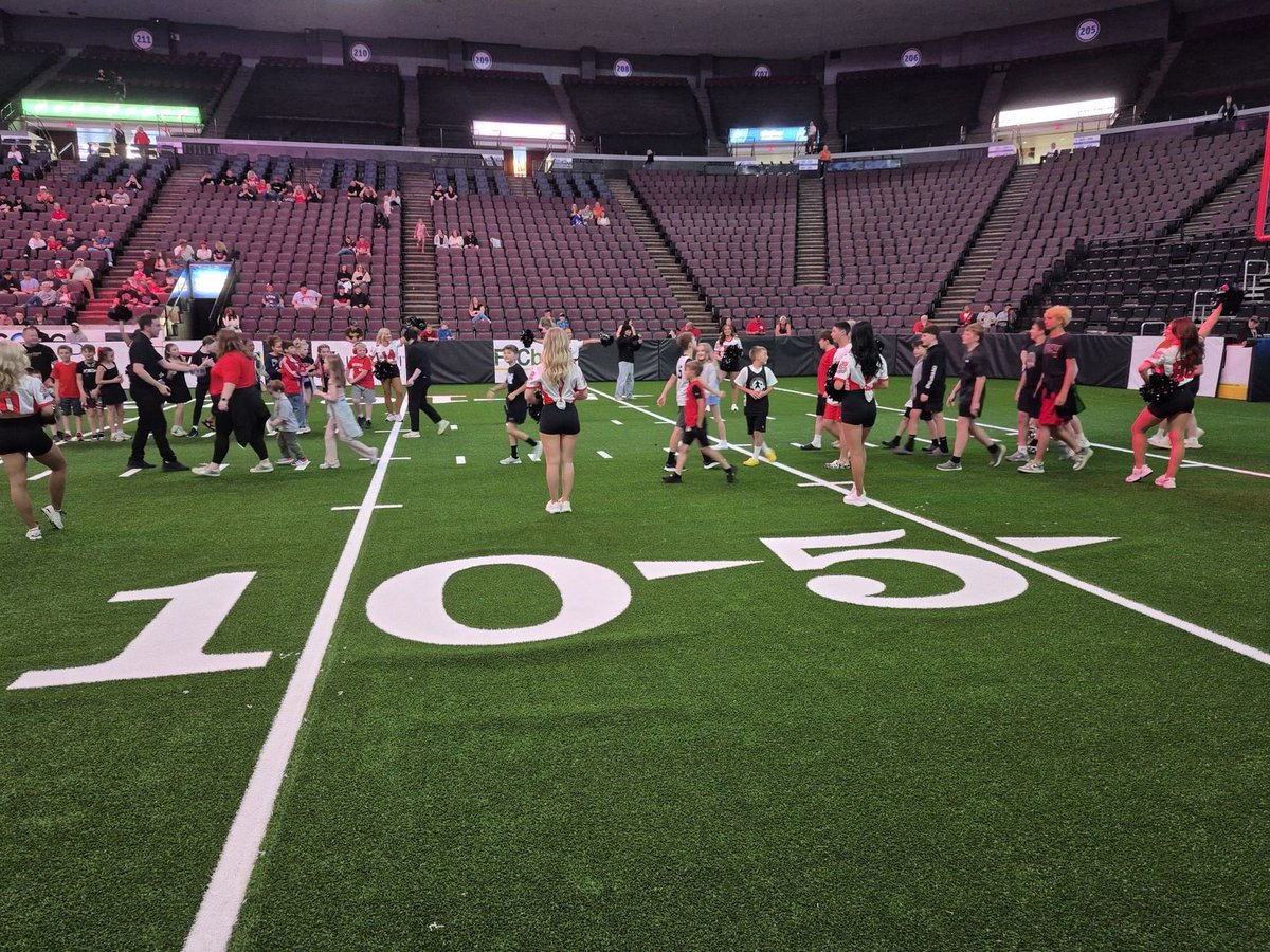 OhioCrossover's tweet photo. Our 5th grade boys team, OCA-Smorey, went to the Cincinnati Slingers indoor football game this past weekend! Love to see our guys making memories on and off the court! GO OCA! https://t.co/mb1ipBQ8NV