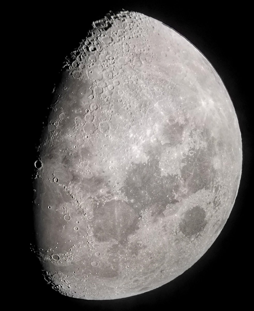 Khaled_skf's tweet photo. الآن #القمر #Moon في طور الثلث الأول #First_Third من شهر #ذو_الحجة ١٤٤٧ هجري ليلة #الثلاثاء ٢٦ #مايو ٢٠٢٦م https://t.co/fCtdXpxTrR