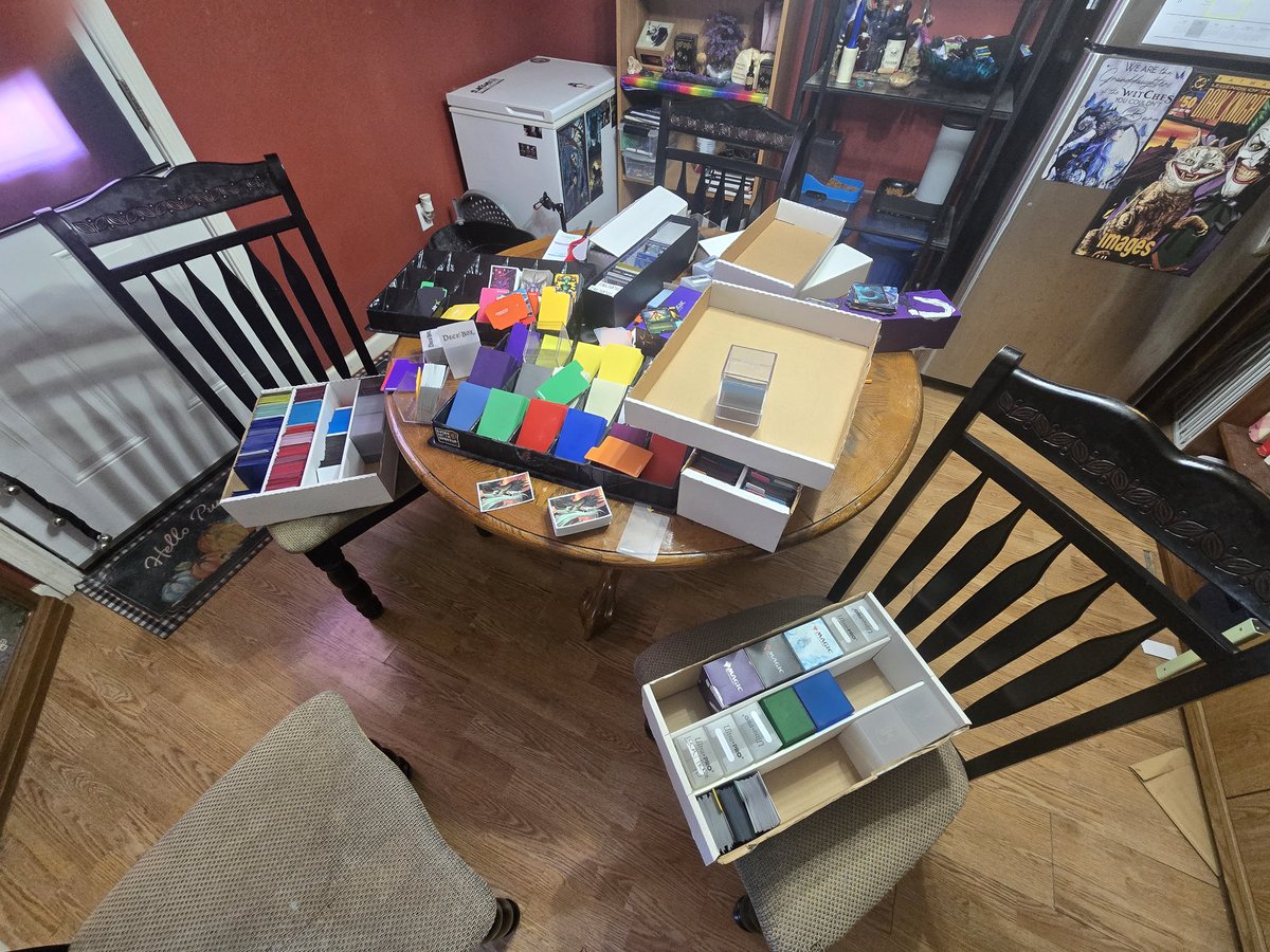 ProjectLUCAX's tweet photo. Working on a big project
Sorting all these sleeves to get rid of a lot of them 
What is scary is that almost all these sleeves used to have cards in them and now they are all empty. https://t.co/OuPj1FBKc6